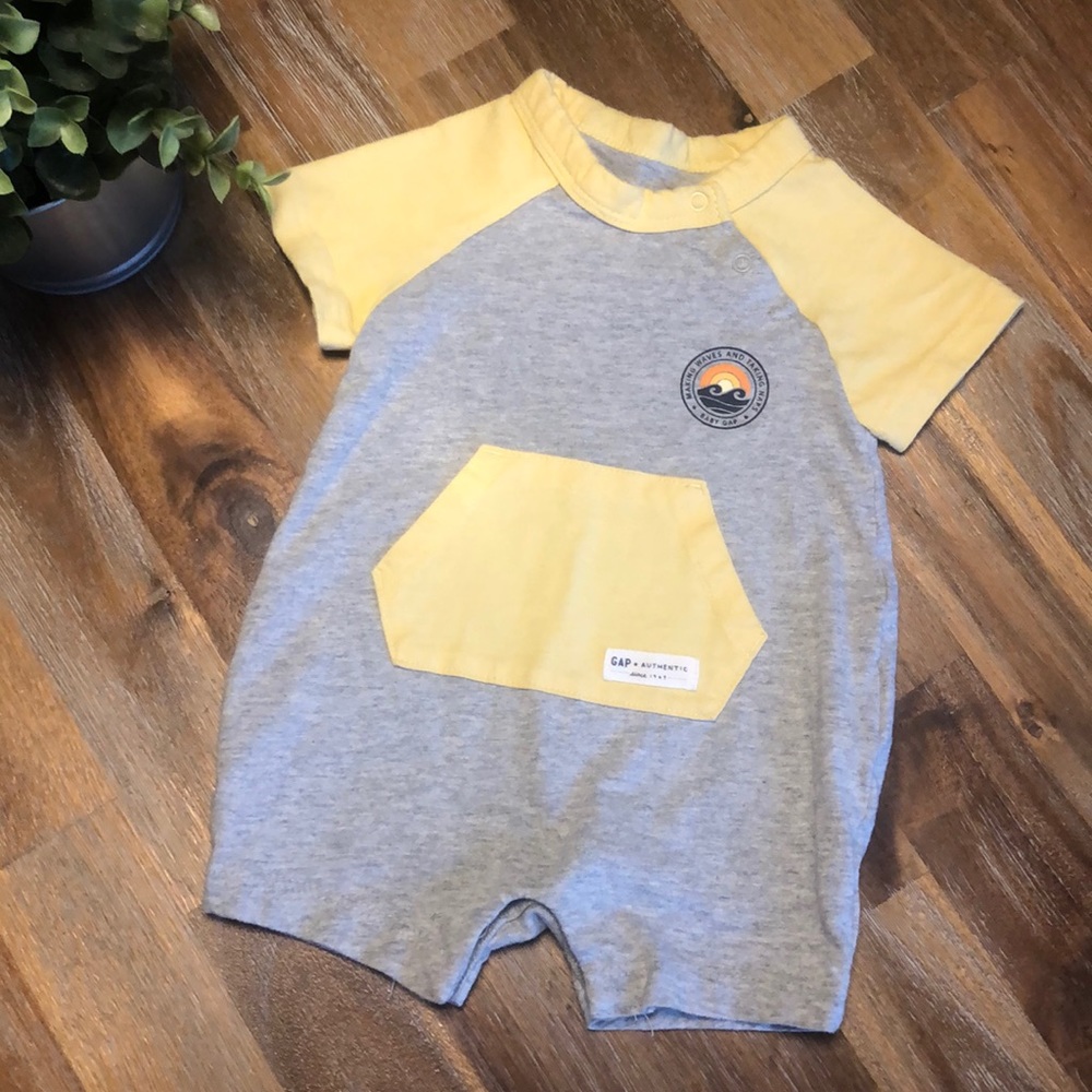 Baby GAP Shorty One-piece. Yellow/Gray Size 0-3mo.